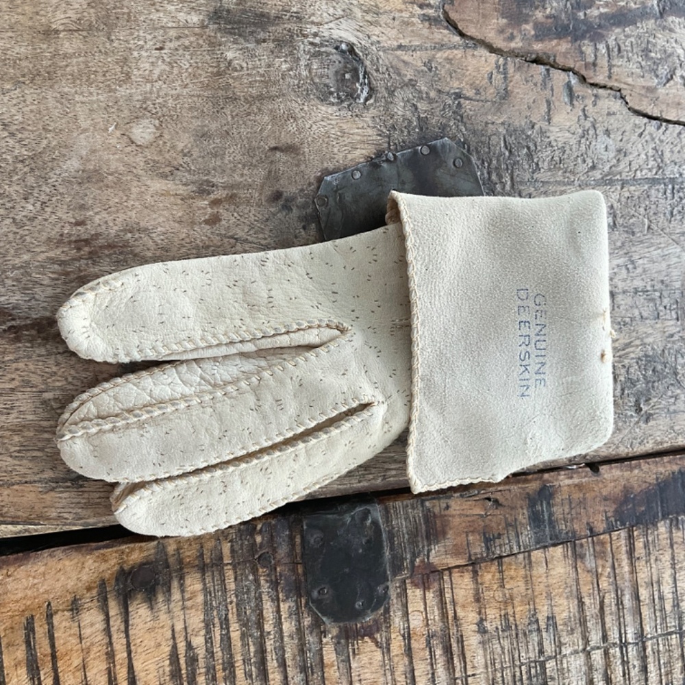 7 pair vintage gloves,neutral colors.Medium. - Picture 12 of 15
